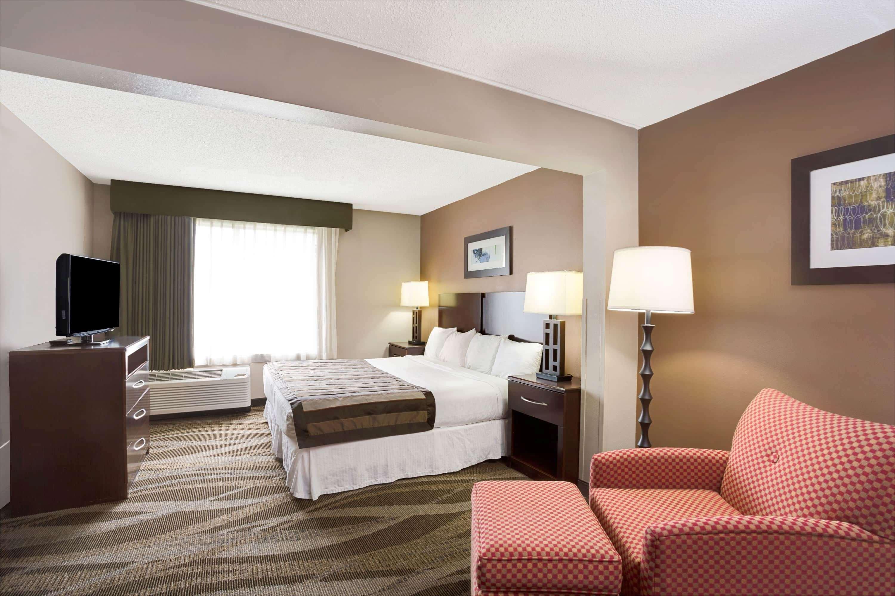 Wingate By Wyndham Raleigh Durham / Airport Hotel Exterior photo