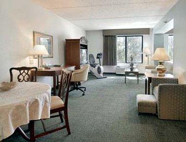 Wingate By Wyndham Raleigh Durham / Airport Hotel Exterior photo