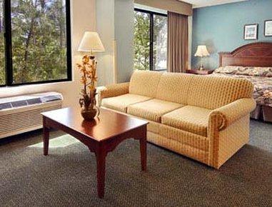 Wingate By Wyndham Raleigh Durham / Airport Hotel Exterior photo